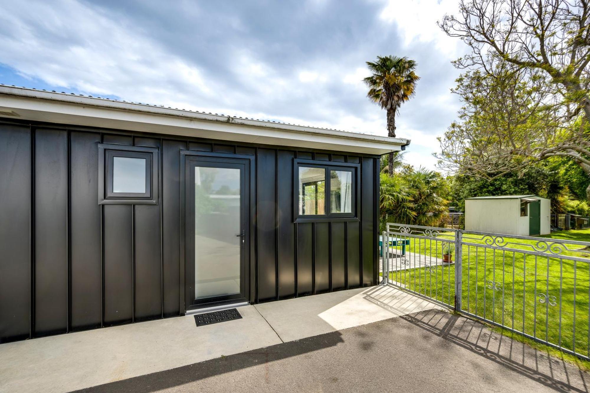 Modern Studio Near Clive River エクステリア 写真